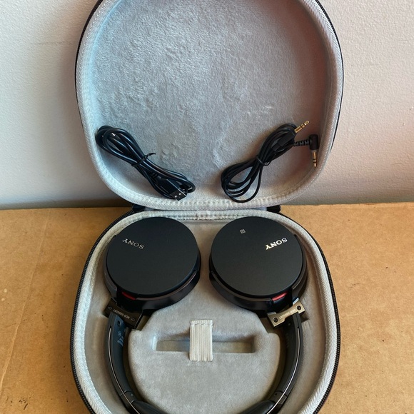 Sony MDR-XB950BT Extra Bass Wireless Headphones